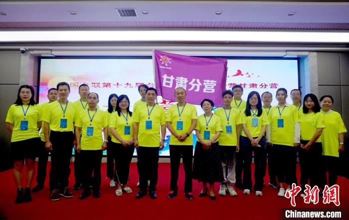 9月13日，2022年全國(guó)臺(tái)聯(lián)第十九屆臺(tái)胞青年千人夏令營(yíng)甘肅分營(yíng)在蘭州開(kāi)營(yíng)。圖為開(kāi)營(yíng)儀式現(xiàn)場(chǎng)?！【琶赖┰?攝