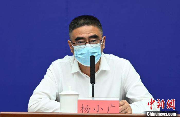 成都市政府副秘書長、市衛(wèi)健委主任楊小廣?！“苍?攝