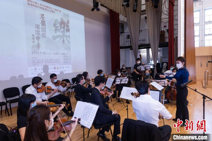 圖為音樂會(huì)現(xiàn)場?！≈鬓k方供圖