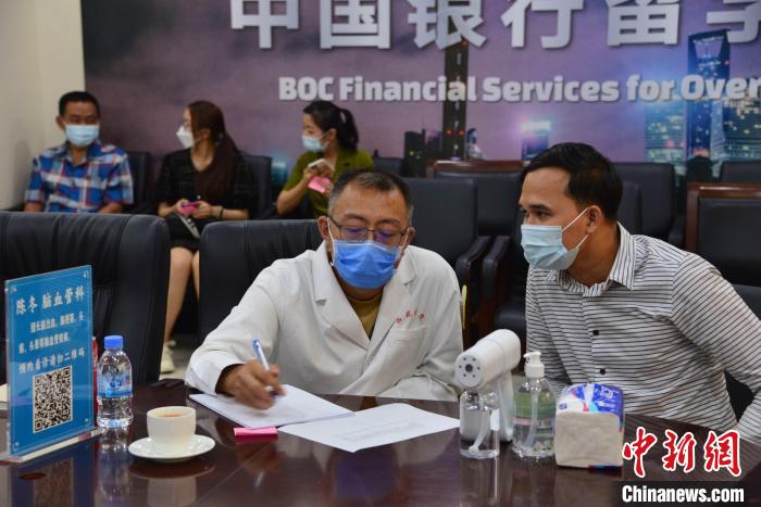 活動現(xiàn)場?！∮嘞娆B 攝