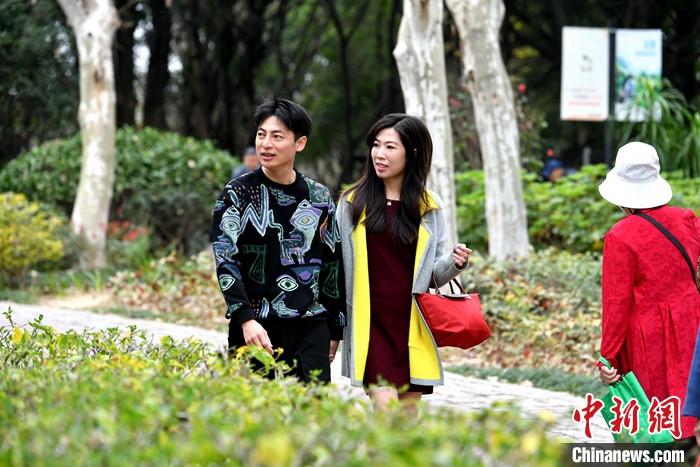 圖為3月15日，張家豪(左)與林佳臻在福建福州金山公園游玩。 <a target='_blank' href='/'><p  align=