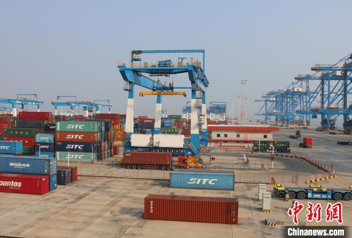 北部灣港欽州自動(dòng)化集裝箱碼頭。　陳秋霞 攝