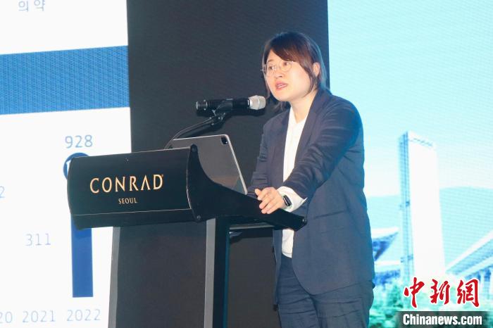 韓國(guó)大韓貿(mào)易投資振興公社外國(guó)投資監(jiān)察辦公室科長(zhǎng)樸金蘭致辭?！∪f(wàn)佳欣 攝