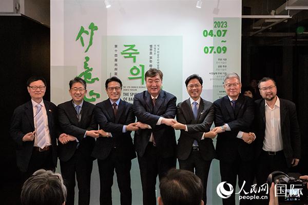 第十四屆光州雙年展中國(guó)館開(kāi)幕式7日在韓國(guó)光州隱巖美術(shù)館舉行。人民網(wǎng)記者 馬菲攝