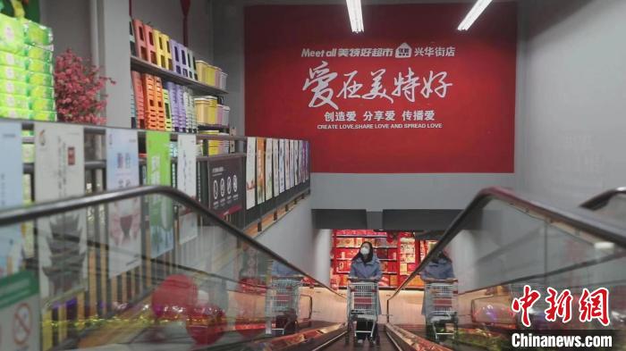 美特好從一家不足百平方米小店，一路發(fā)展成華北零售業(yè)領(lǐng)軍企業(yè)、中國百強商業(yè)連鎖集團、中國零售500強?！∠蛏?攝