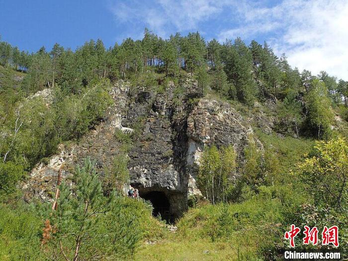 丹尼索瓦洞的入口(圖片來自Richard G. Roberts)?！∈┢樟指瘛ぷ匀?供圖