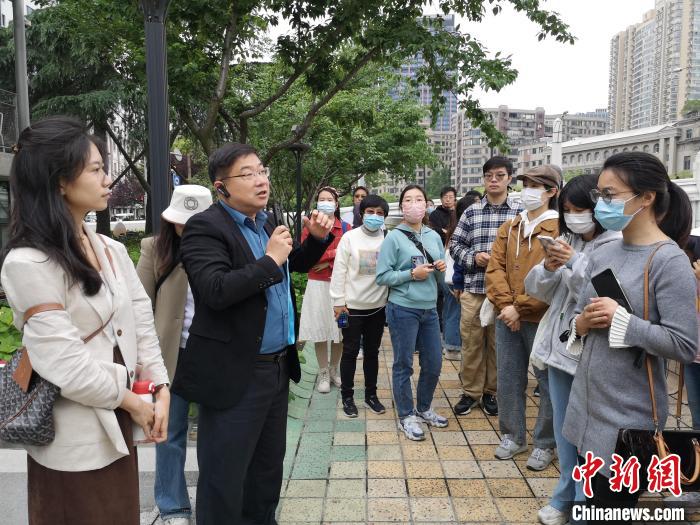 活動現(xiàn)場?！》队畋?攝