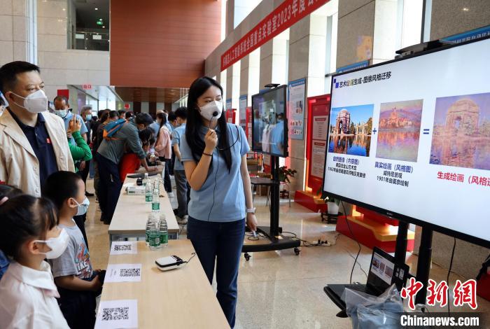 中科院自動化所“自動化之光”公眾科學(xué)日活動現(xiàn)場?！≈锌圃鹤詣踊?供圖