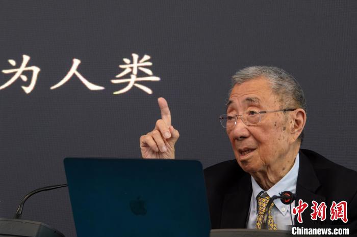 高能論壇上，丁肇中先生與現(xiàn)場(chǎng)聽眾交流。　<a target='_blank' href='/'><p  align=