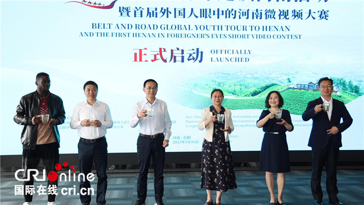 與會(huì)嘉賓共同舉杯啟動(dòng)活動(dòng)。賈親親 攝