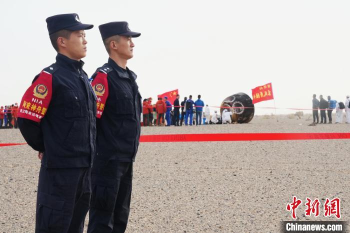 通訊：列陣大漠護(hù)神舟十五號(hào)載人飛船凱旋