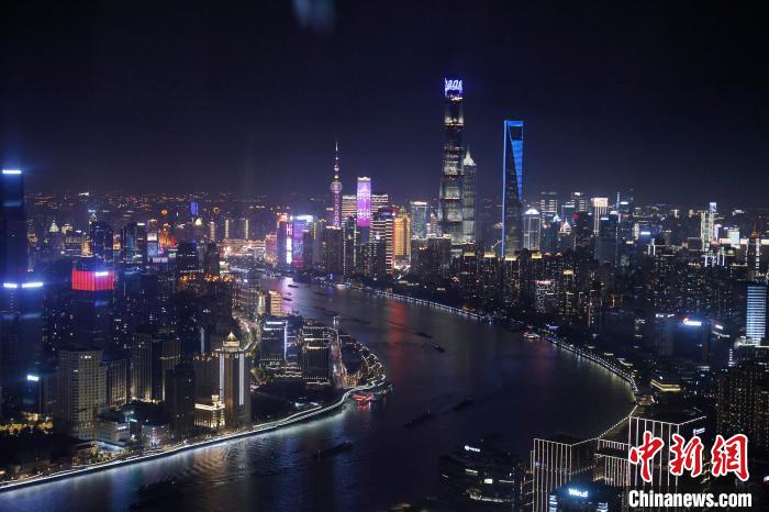 6月3日晚，鳥瞰上海黃浦江兩岸城市夜景?！∫罅⑶?攝