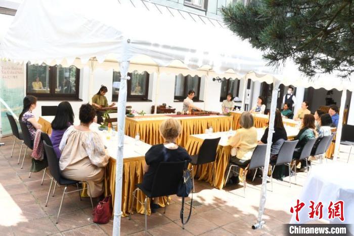 圖為活動(dòng)現(xiàn)場?！“亓种袊幕行墓﹫D。