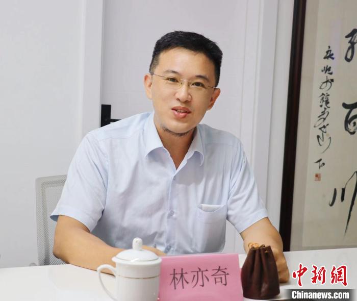 臺灣創(chuàng)新聯(lián)合建筑協(xié)會理事長林亦奇講述設(shè)立驛站愿景?！窃式?攝