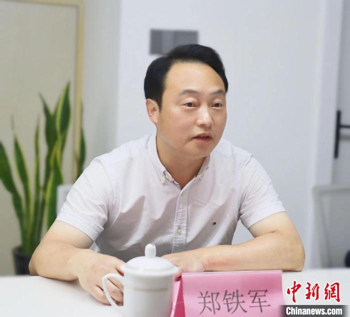 寧德市臺港澳辦主任鄭鐵軍講話?！窃式?攝