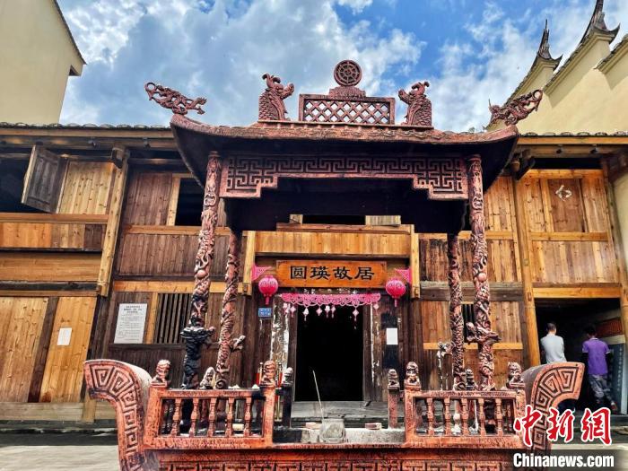 臺灣上趣開新團(tuán)隊入駐古田縣平湖鎮(zhèn)端上村，以“圓瑛法師故里”為主題打造愛國禪意村?！吻汕?攝