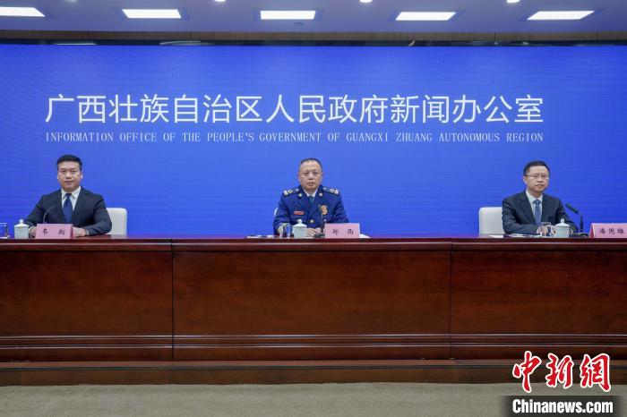 圖為發(fā)布會(huì)現(xiàn)場(chǎng)?！⊥跻哉?攝