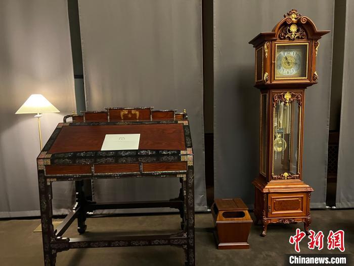 圖為春秋館展覽陳設(shè)的青瓦臺家具?！⑿?攝