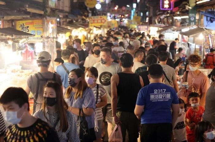 冰粉、雙皮奶、螺螄粉……臺網(wǎng)友發(fā)帖：臺灣街頭越來越多大陸小吃