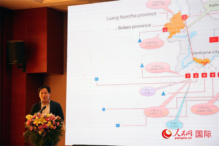 老撾計(jì)劃與投資部發(fā)展研究院院長史提羅斯·拉斯福尼在活動現(xiàn)場發(fā)言。人民網(wǎng)記者楊一攝