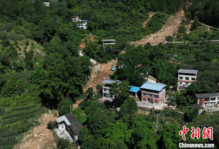 圖為航拍重慶萬州救援現場。　陳超 攝