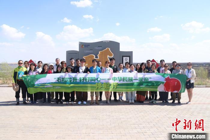 圖為臺胞體驗大美內蒙古?！⊥袐I供圖