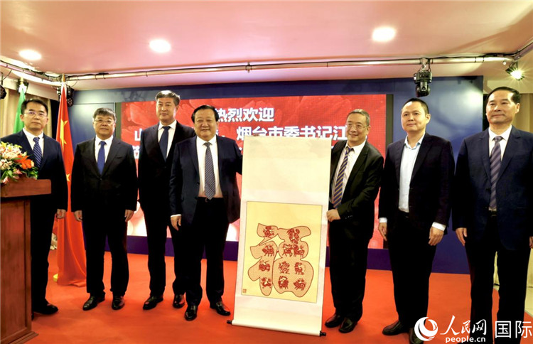 參加座談會的主要嘉賓合影留念。人民網(wǎng)記者宋亦然攝