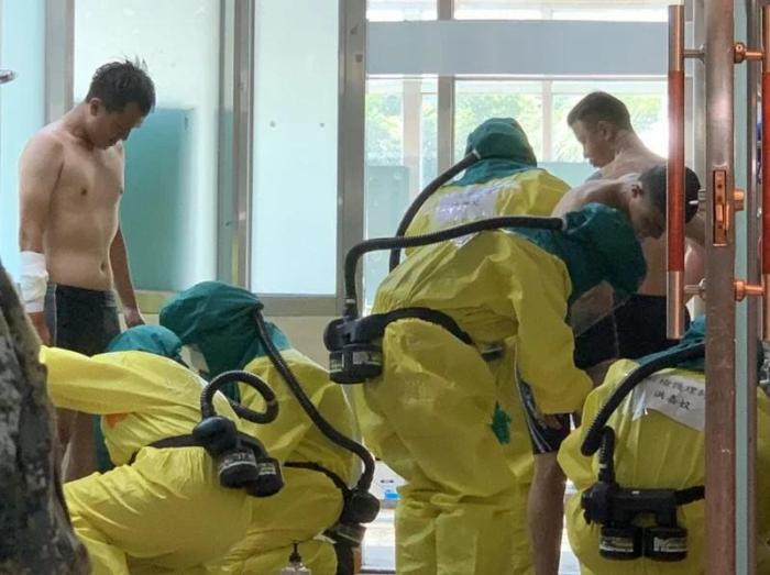 圖為臺灣漢光演習模擬官兵遭受生物戰(zhàn)劑攻擊，送往醫(yī)院就醫(yī)。圖片來源：臺灣《聯(lián)合報》 徐白櫻 翻攝