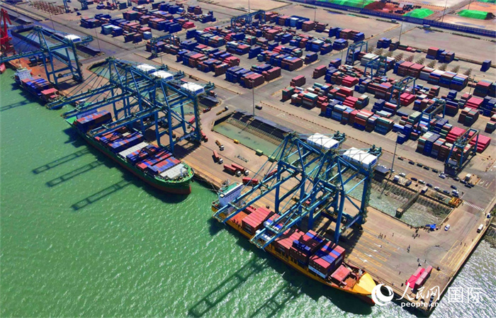 黃驊港綜合港區(qū)航拍圖。人民網(wǎng) 周博攝