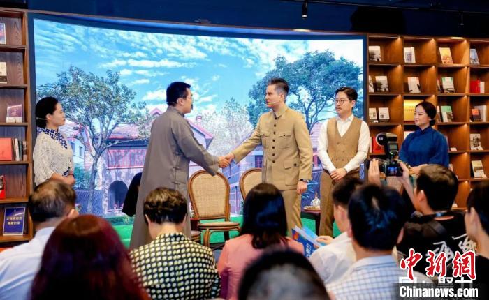 實驗舞臺劇《握手》片段?！↑S浦區(qū)委統(tǒng)戰(zhàn)部供圖