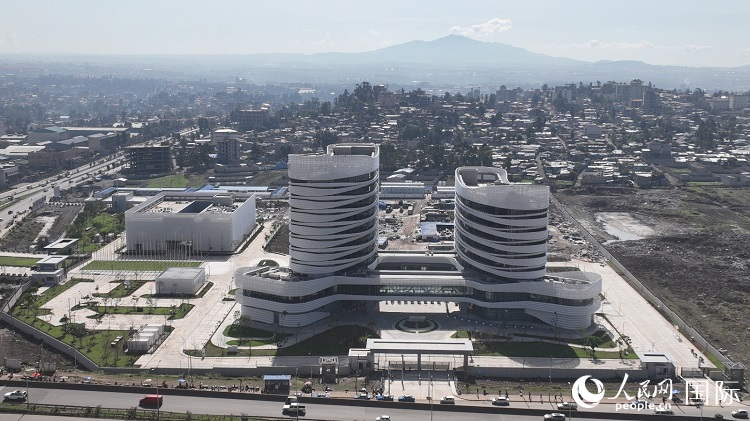 非洲疾病預防控制中心總部（一期）航拍。人民網(wǎng)記者 劉寧攝