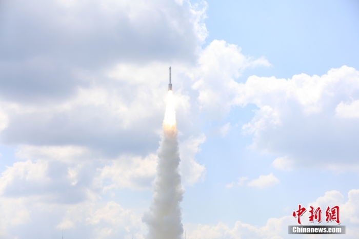 北京時間 2023年9月10日12時30分，中國在太原衛(wèi)星發(fā)射中心使用長征六號改運載火箭，成功將遙感四十號衛(wèi)星發(fā)射升空，衛(wèi)星順利進(jìn)入預(yù)定軌道，發(fā)射任務(wù)獲得圓滿成功。該衛(wèi)星主要用于開展電磁環(huán)境探測及相關(guān)技術(shù)試驗。此次任務(wù)是長征系列運載火箭第487次飛行。王曉虎 攝