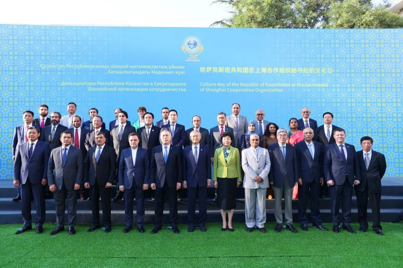 活動現(xiàn)場來賓合影留念。主辦方供圖