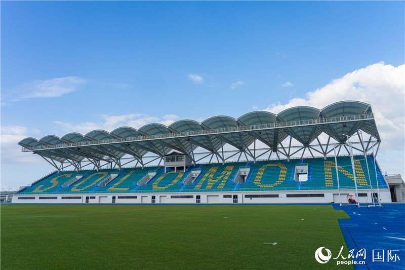 2023年9月12日，位于所羅門群島首都霍尼亞拉的由中土公司承建的中國援所羅門群島2023年太平洋運動會體育場館。人民網(wǎng) 賀吉攝