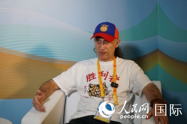 亞美尼亞新聞通訊社記者帕魯伊爾在“一帶一路”高峰論壇新聞中心接受人民網(wǎng)專訪。 人民網(wǎng) 褚夢(mèng)琦 攝