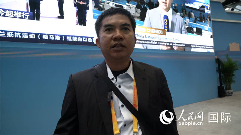 印尼《辛加朗綜合日報》記者班邦·蘇利斯提奧（Bambang Sulistio）與記者交談。人民網(wǎng) 楊春燕攝