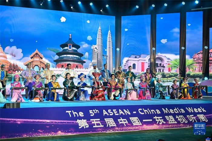 10月21日，在馬來西亞行政首都普特拉賈亞，演員在第五屆中國—東盟視聽周開幕活動上表演。新華社記者 程一恒 攝