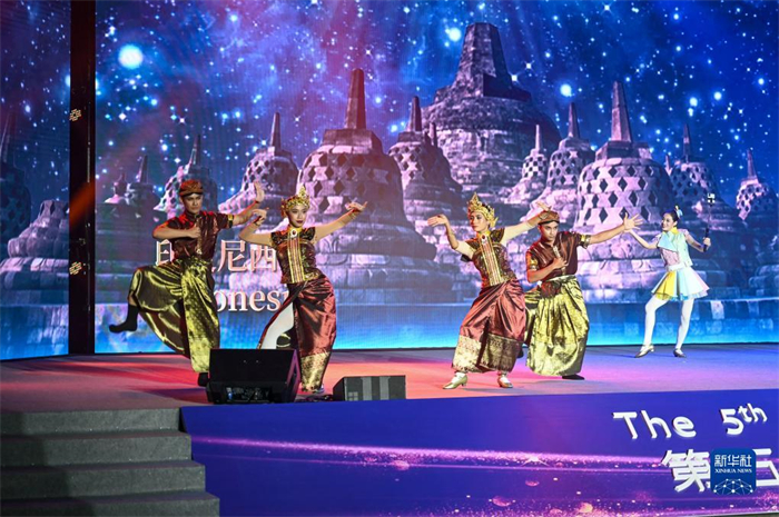 10月21日，在馬來西亞行政首都普特拉賈亞，演員在第五屆中國—東盟視聽周開幕活動上表演。新華社記者 程一恒 攝