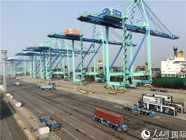 天津港北疆港區(qū)C段智能化集裝箱碼頭。人民網(wǎng)記者 符園園攝