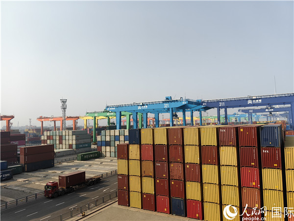 天津港北疆港區(qū)C段智能化集裝箱碼頭。人民網(wǎng)記者 符園園攝