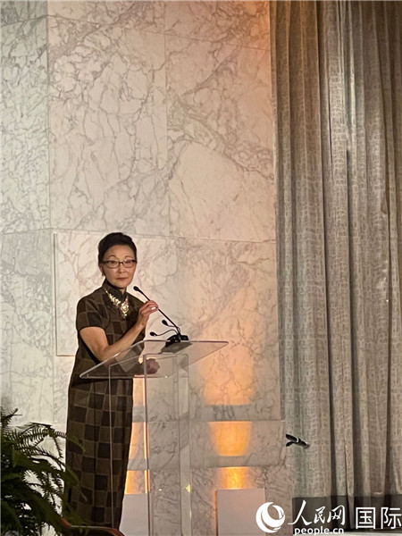 方李邦琴在頒獎臺上。人民網(wǎng)記者 鄧圩攝