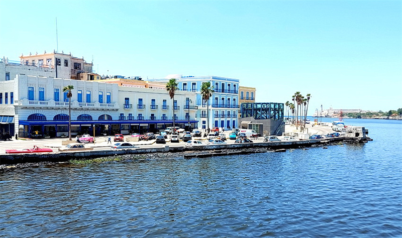 連接哈瓦那新老城區(qū)的海濱大道。于世文攝