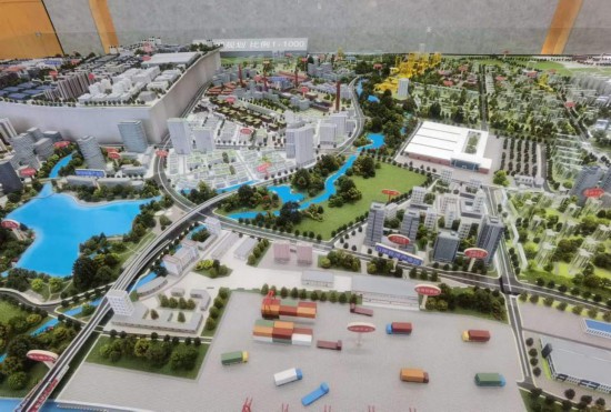 　　清水塘新能源裝備產(chǎn)業(yè)新城沙盤模型。本報記者 常雯宜攝