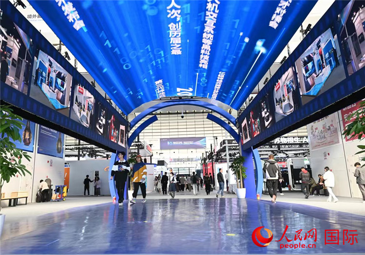 11月7日上午，2023年世界互聯(lián)網(wǎng)大會“互聯(lián)網(wǎng)之光”博覽會在浙江烏鎮(zhèn)開幕。人民網(wǎng)記者 葉賓得攝