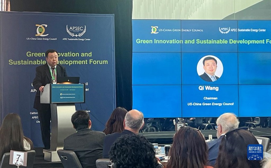 11月13日，美中綠色能源促進(jìn)會(huì)會(huì)長(zhǎng)王麒在舊金山舉行的“綠色創(chuàng)新與可持續(xù)發(fā)展論壇”上發(fā)言。新華社記者 譚晶晶 攝