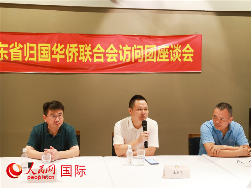 中國(guó)駐里約總領(lǐng)館副總領(lǐng)事王尉育（中）在座談會(huì)上致辭。人民網(wǎng)記者 陳海琪攝