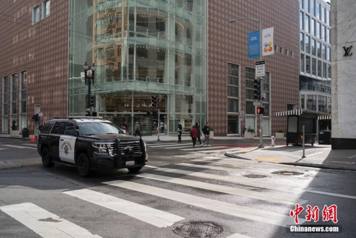 當(dāng)?shù)貢r(shí)間11月13日，美國加州舊金山聯(lián)合廣場周邊剛剛被沖洗過的街道較往常更為整潔。<a target='_blank' href='/'><p  align=