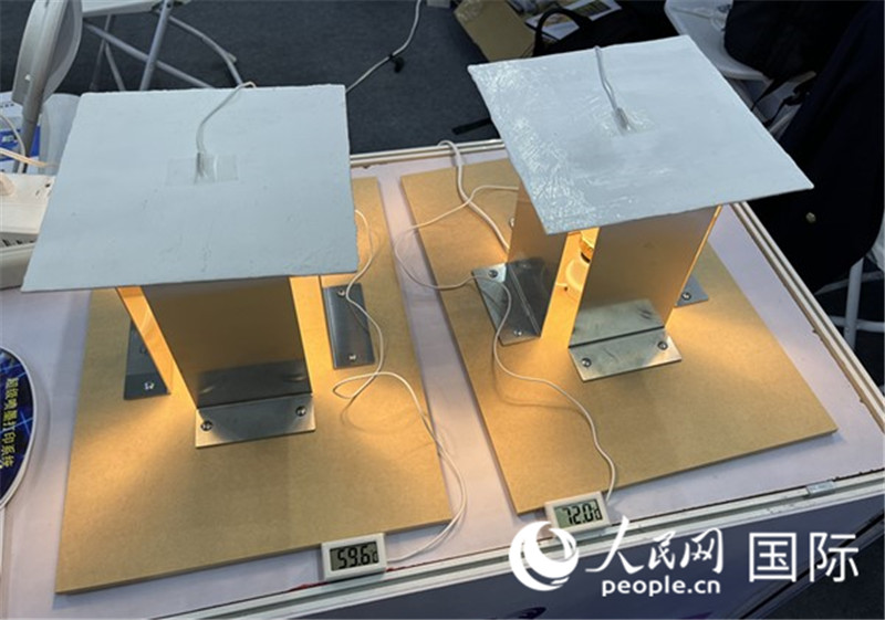 氣凝膠隔熱材料應(yīng)用效果展示。（人民網(wǎng)記者 陳思攝）