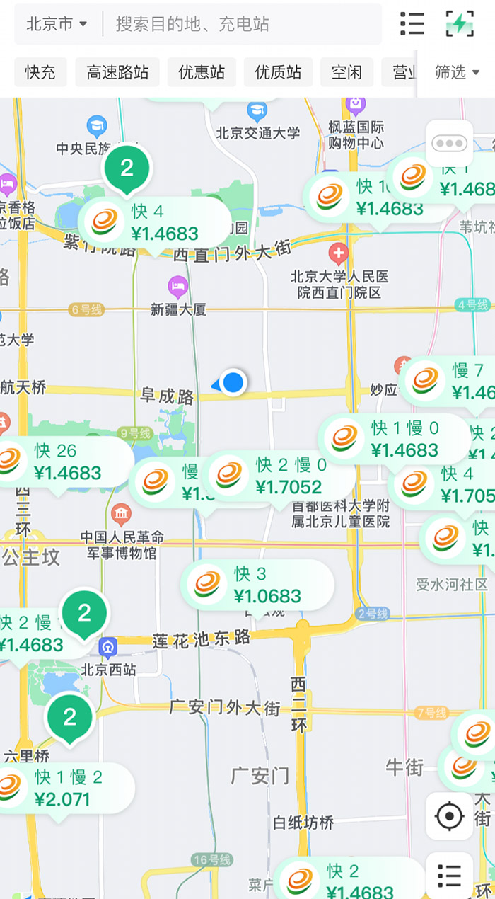 中新財(cái)經(jīng)查詢相關(guān)充電APP發(fā)現(xiàn)，電價(jià)平峰時(shí)段，快充樁的價(jià)格普遍在1.4元度左右。