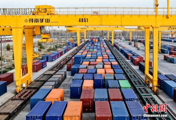 資料圖：霍爾果斯鐵路口岸有序排列的集裝箱。(無人機照片)<a target='_blank' href='/' ><p  align=